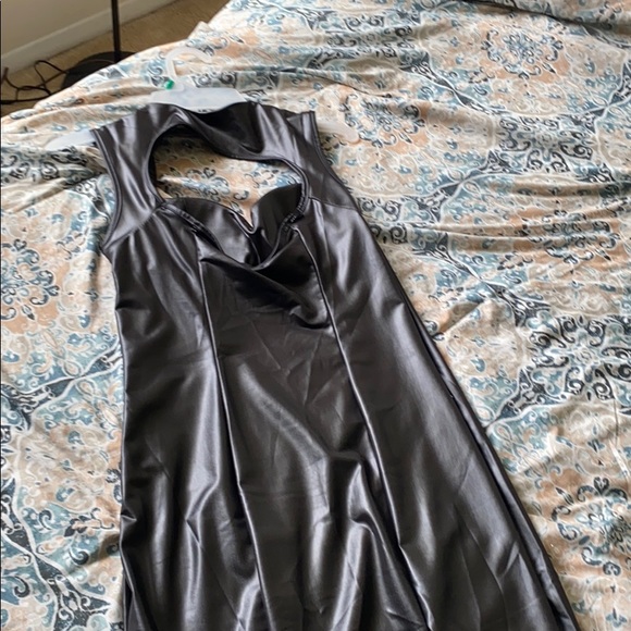 Woman’s dress - Picture 4 of 4